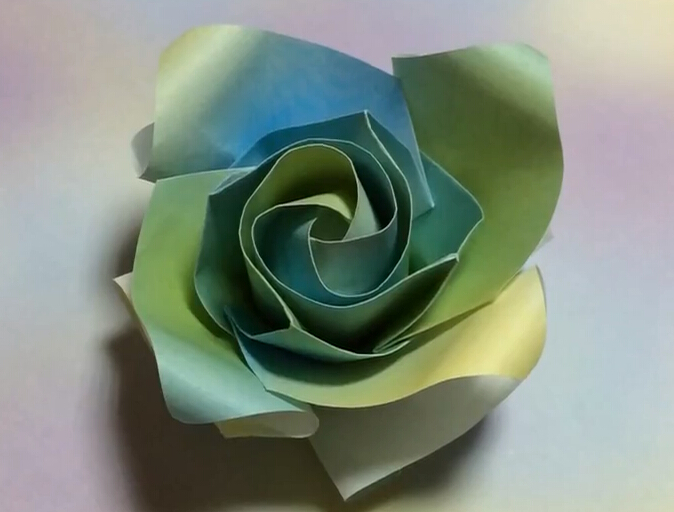 如何威廉希尔中国官网
玫瑰教你纸玫瑰的折法
