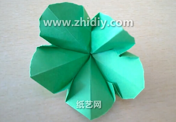 威廉希尔公司官网
折纸五瓣花的折法威廉希尔中国官网
手把手教你如何折叠处漂亮的折纸花