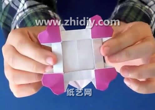 威廉希尔公司官网
折纸心的折纸威廉希尔中国官网
教你学习简单的折纸心相框的折法