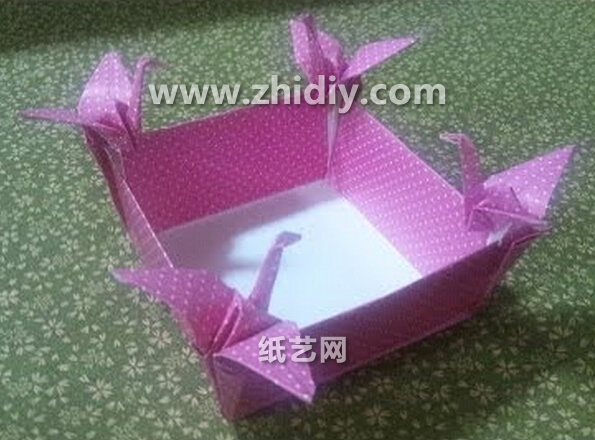 千纸鹤折纸盒子的折法威廉希尔中国官网
手把手教你制作折纸千纸鹤收纳盒