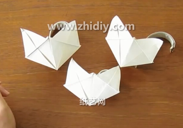 威廉希尔公司官网
立体折纸小猫的折法视频威廉希尔中国官网
教你学习如何制作折纸小猫