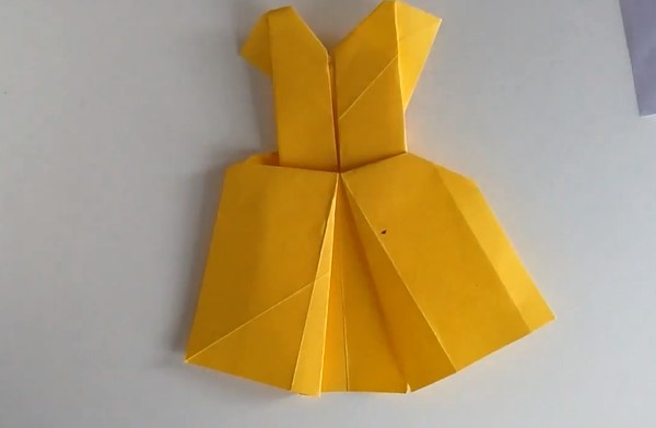儿童折纸简单折纸连衣裙的折法制作威廉希尔中国官网
