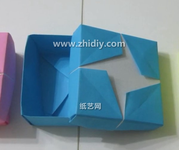 威廉希尔公司官网
折纸盒子的折法威廉希尔中国官网
教你学习折纸星星收纳盒的折法