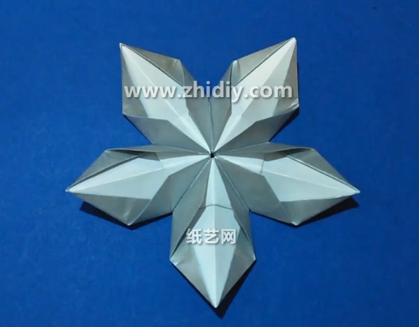 威廉希尔公司官网
简单折纸花的折法视频威廉希尔中国官网
教你学习如何制作装饰折纸花