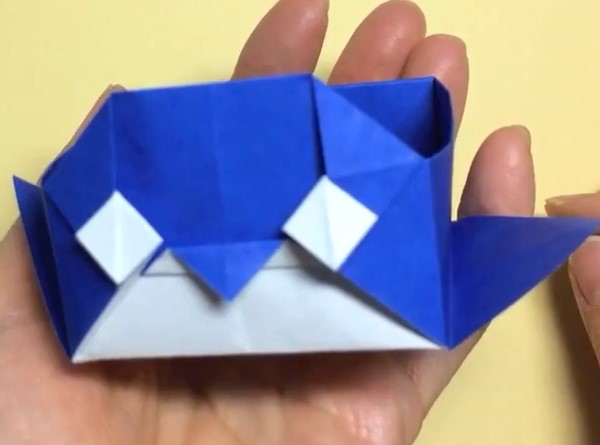 简单威廉希尔公司官网
折纸制作威廉希尔中国官网
教会你如何利用折纸制作可爱折纸企鹅盒子
