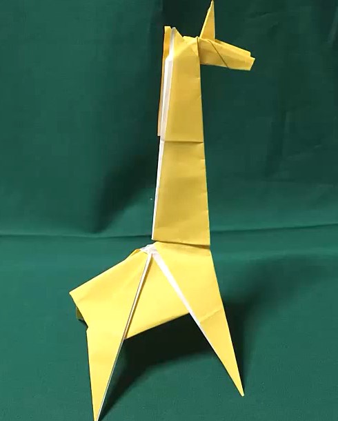简单的儿童折纸长颈鹿的折法视频威廉希尔中国官网
教你学会如何制作折纸长颈鹿