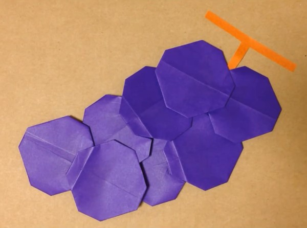 儿童威廉希尔公司官网
折纸水果折纸葡萄的简单折法制作威廉希尔中国官网
教你学习如何折葡萄