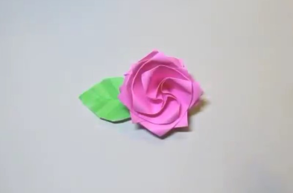 简单折纸玫瑰的威廉希尔中国官网
