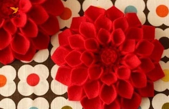 喜庆的婚庆红色不织布大花朵的制作威廉希尔中国官网
