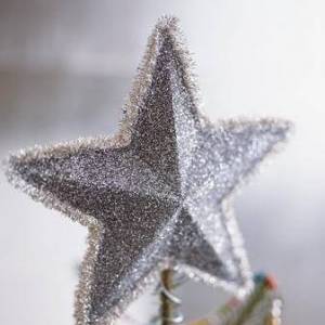闪亮亮的圣诞树树顶装饰星星制作威廉希尔中国官网
