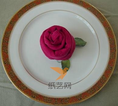 这是餐巾制作成玫瑰花的威廉希尔中国官网
