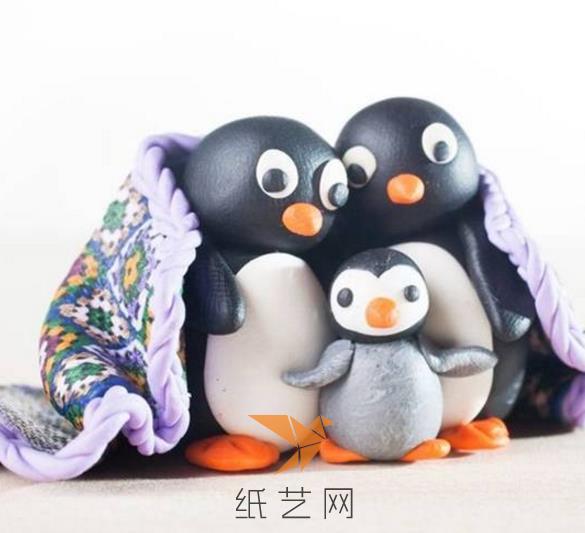 新年礼物可爱的小企鹅一家粘土制作威廉希尔中国官网
