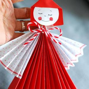 简单漂亮的儿童威廉希尔公司官网
折纸小娃娃新年装饰制作威廉希尔中国官网
