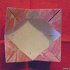 四角折纸盒子威廉希尔中国官网
