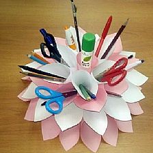 儿童折纸大全图解之简单莲花折纸花笔筒制作威廉希尔中国官网
