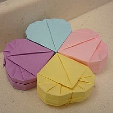 折纸大全图解之折纸心形盒子的实拍图威廉希尔中国官网

