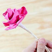 玫瑰花的折法教程图解如何用卷纸制作出漂亮的纸玫瑰