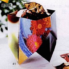 废物利用威廉希尔公司官网
制作大全手把手教你用杂志折纸做可爱糖果盒子