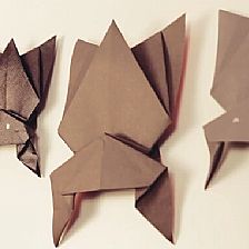 万圣节威廉希尔公司官网
折纸制作威廉希尔中国官网
教你悬挂着的折纸蝙蝠