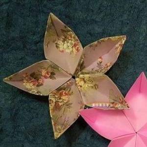 简单精致的折纸樱花威廉希尔中国官网
图解