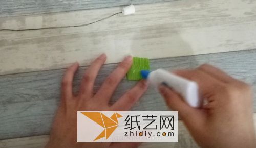 皱纹纸罂粟花威廉希尔中国官网
 第9步