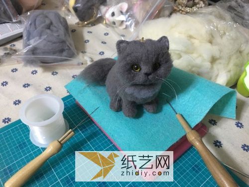 「槿时」羊毛毡灰色植毛猫咪制作威廉希尔中国官网
 第11步