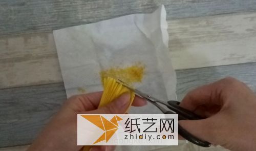 皱纹纸罂粟花威廉希尔中国官网
 第5步