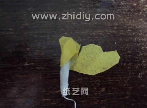 胶水在固定纸花的结构方面还是有着许多的作用的